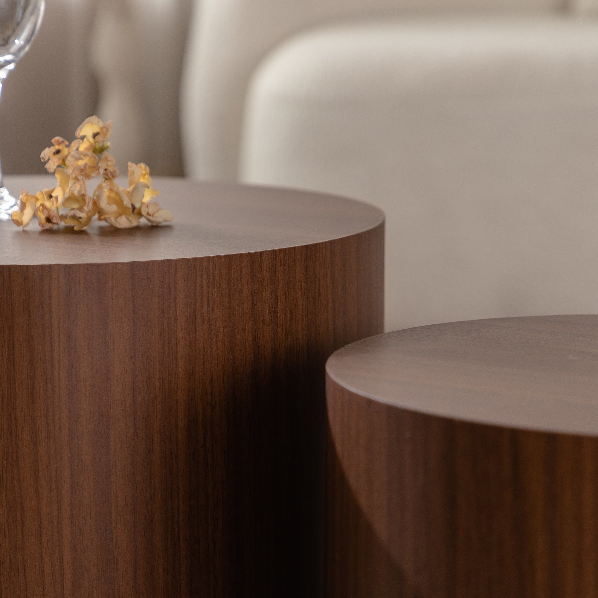 Nesting Coffee Table Set of 2 Round Wooden Coffee Tables Circle Modern Table for Small Space Living Room Bedroom Accent End Side Table