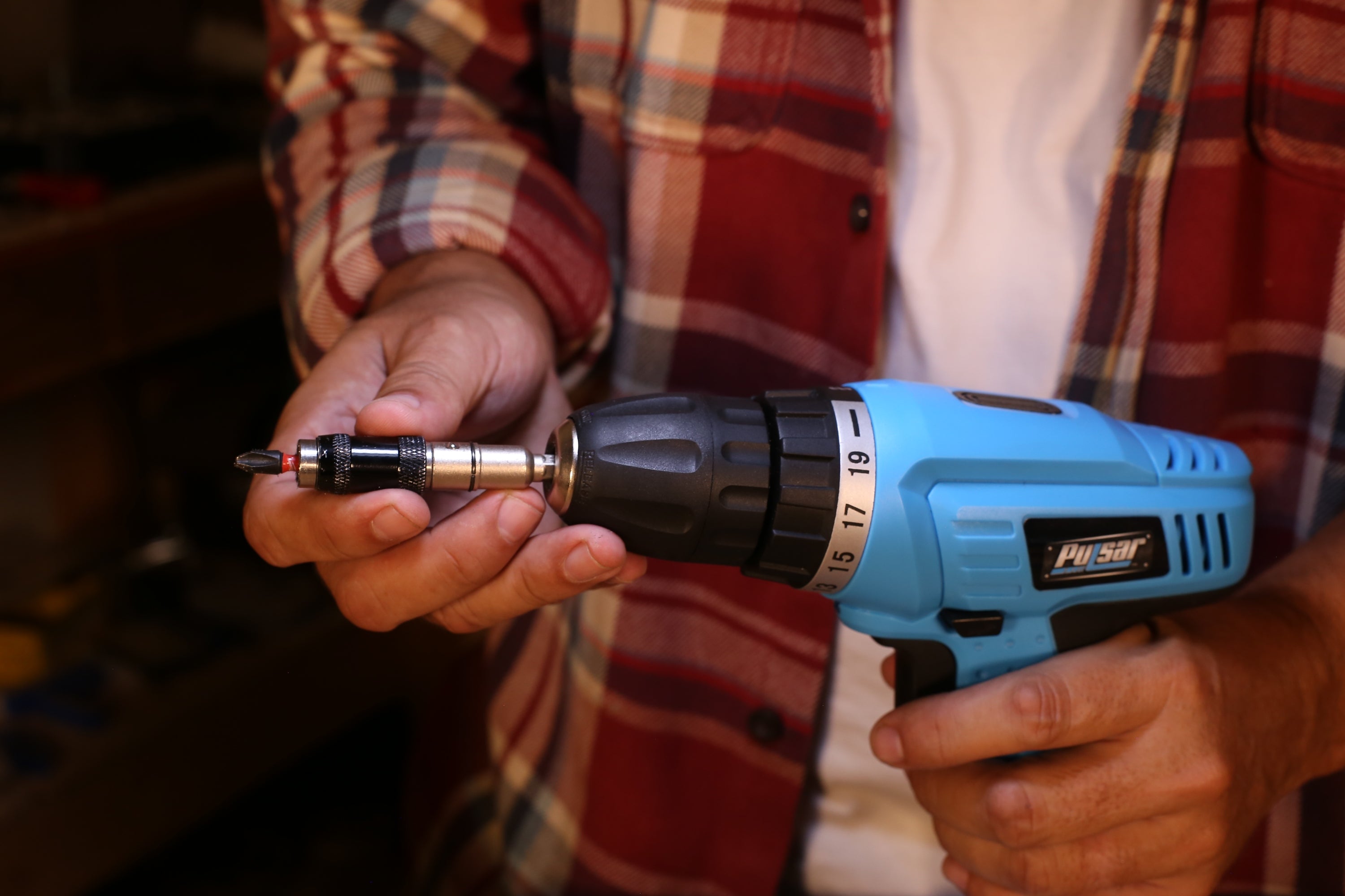 20V Cordless 1.3Ah Lithium-Ion Drill & Flashlight Kit Cordless Lamp