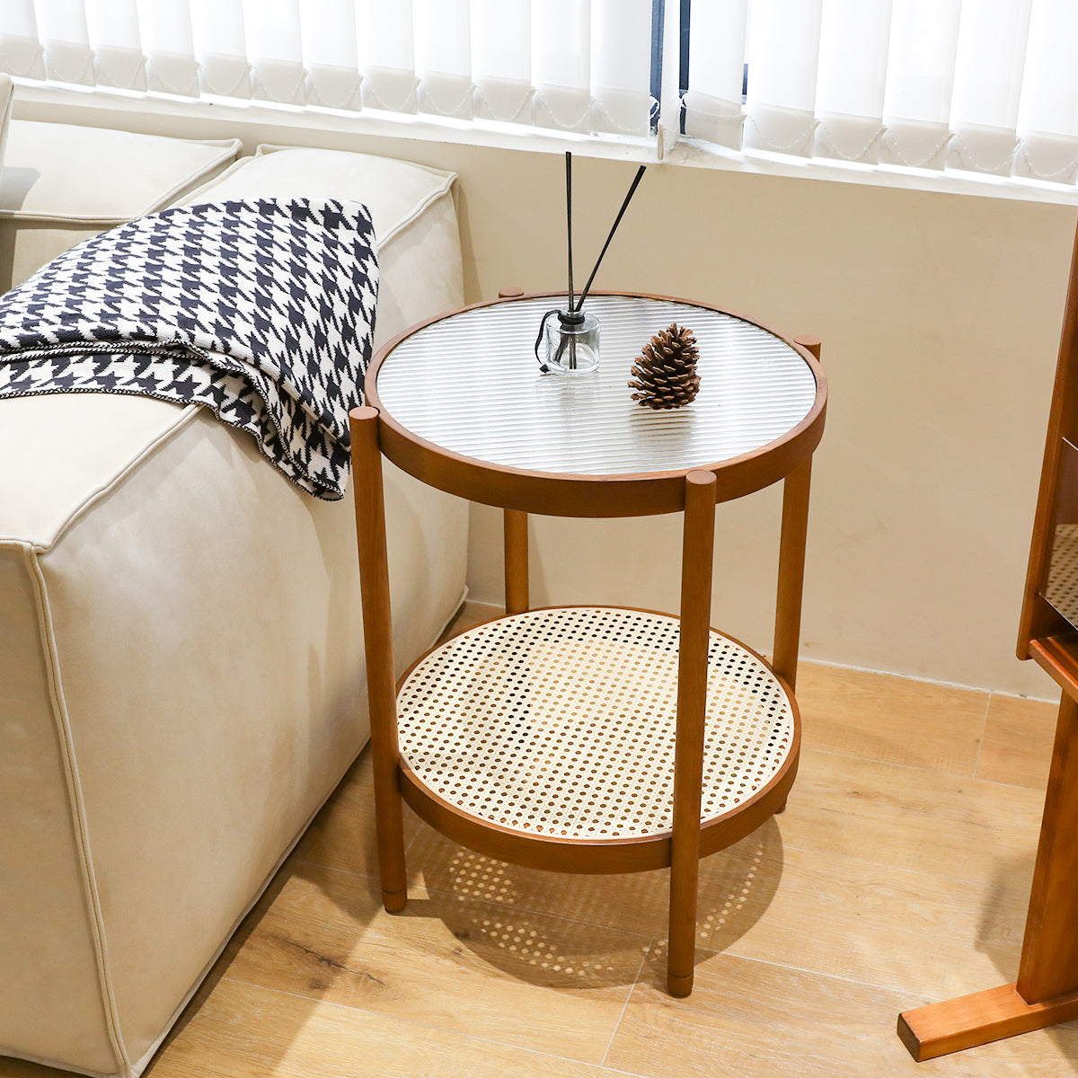 Modern Farmhouse Living Room Coffee Table Set, Stylish and Elegant Nesting Round Wooden Table,Side End table set for Living Room,Bedroom-1pc End Table