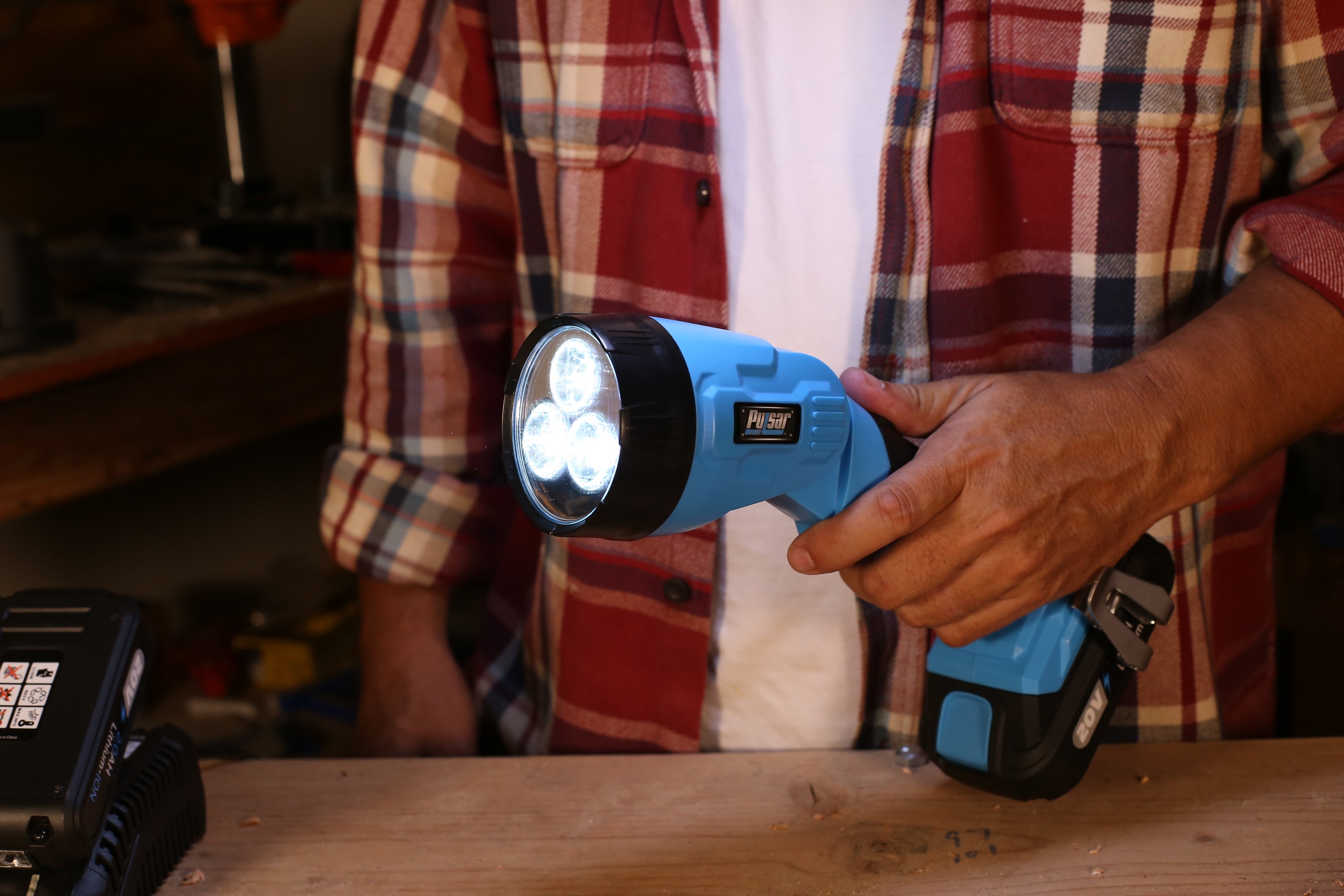 20V Cordless 1.3Ah Lithium-Ion Drill & Flashlight Kit Cordless Lamp